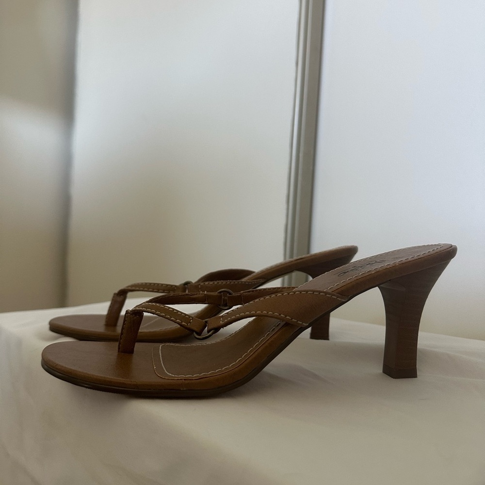 Mossimo Thong Kitten heel sandal- women size 9.5- brown- never used